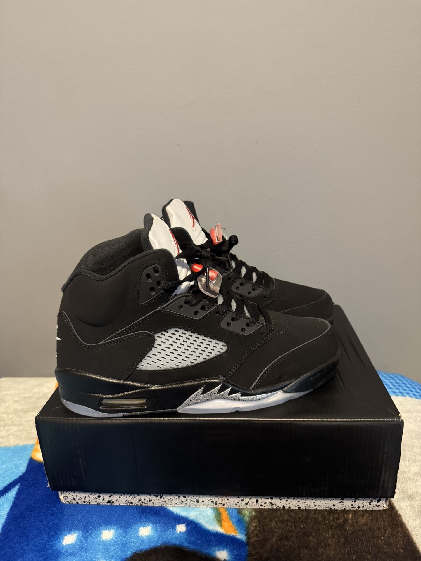 Brand New Jordan 5 OG metallic -size 11
