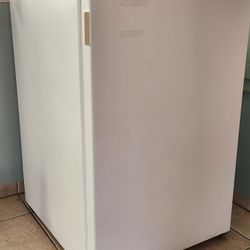 Kenmore Mini Fridge  With Freezer