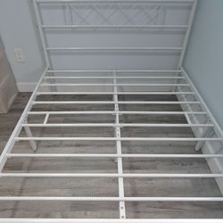 White Metal Full Size Bed Frame