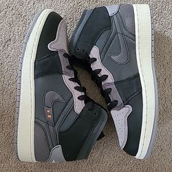 Air Jordan Retro 1 Mid Size 8.5wmns/7 Youth