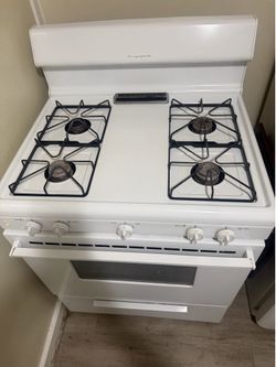 White  stove.. estufa blanca frigidaire