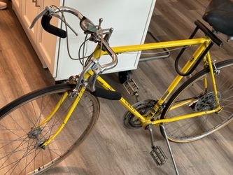 Vintage schwinn yellow road bike  Chicago