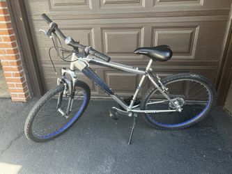 Schwinn Cascade mountain bike