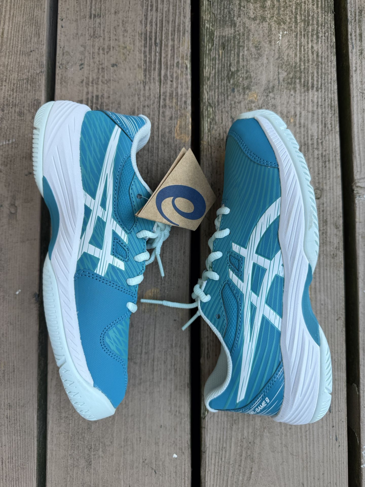 New ASICS Size 5