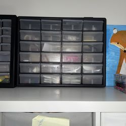 Small plastic drawers storage