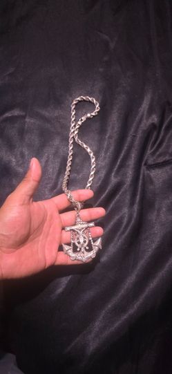 Silver chain and pendant cross anchor
