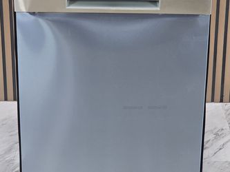 Bosch 24" Semi Integrated Built-In Dishwasher with 7 Wash Cycles, Flexible Third Rack, 38 dBA (SHE89PW75N-D-3971)