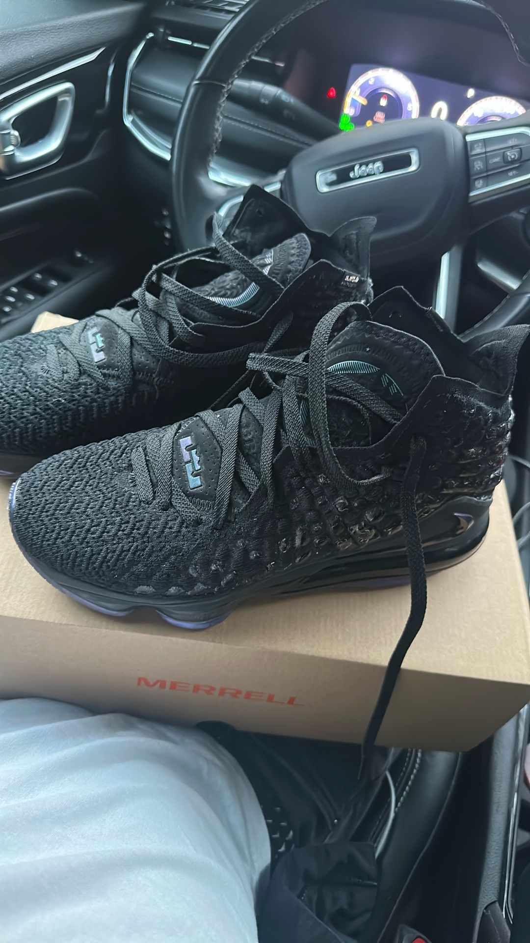Bron Zoom Soldiers Size 10!