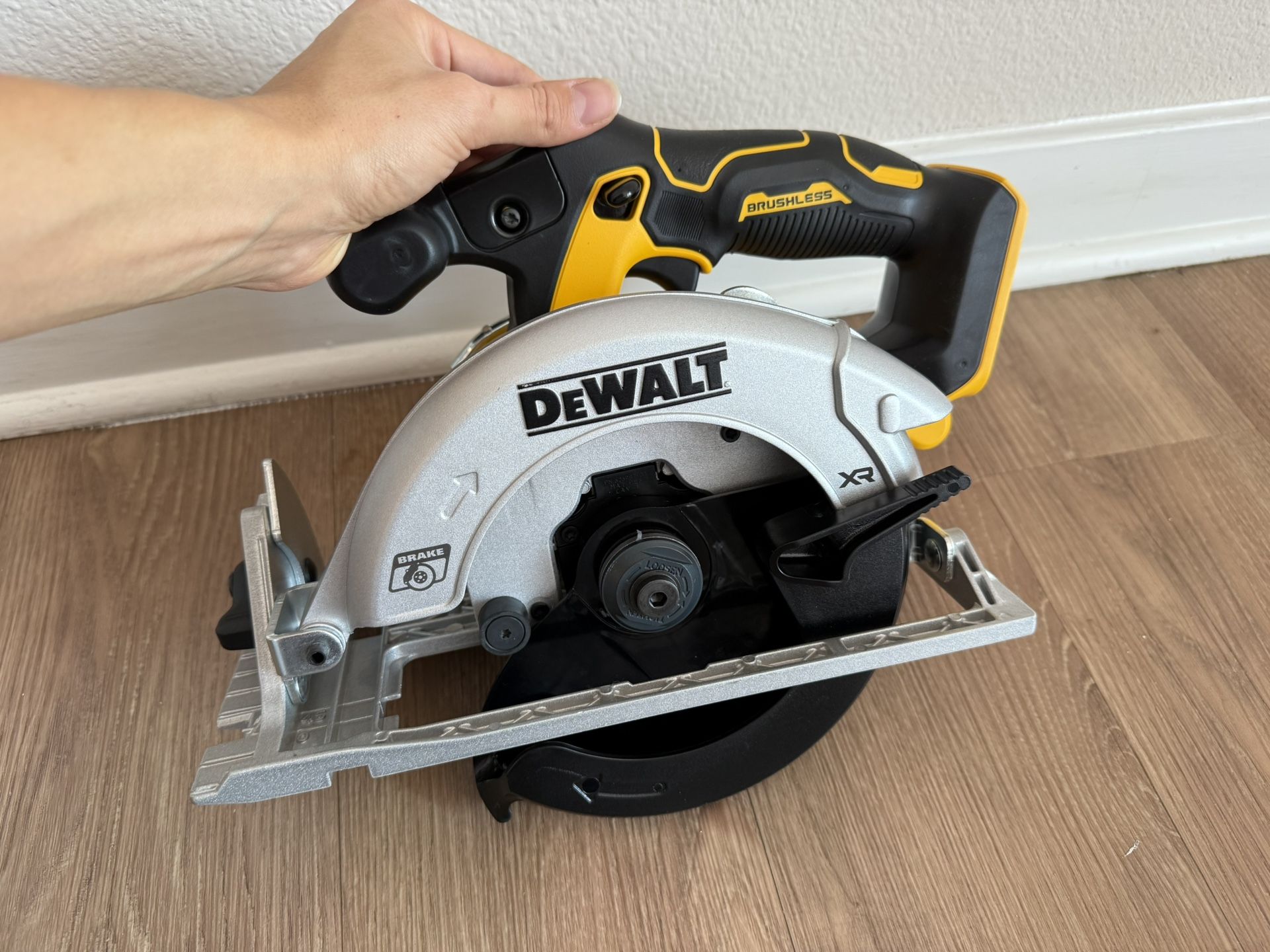 20V MAX Cordless Brushless 6-1/2 in. Sidewinder Style Circular Saw (Tool Only)