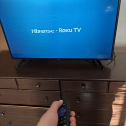Hisense 40H4F 40-Inch LED Roku Smart TV w/ Roku Remote