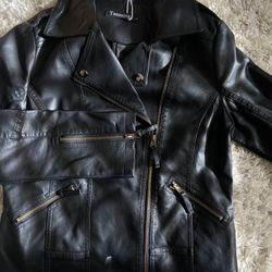 BLACK CROPPED LEATHER JACKET! New! Size small. So cute and trendy. #leather 