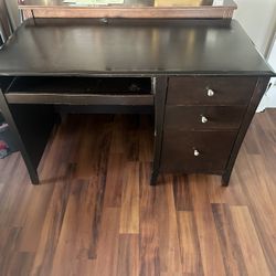 Desk *MUST GO*