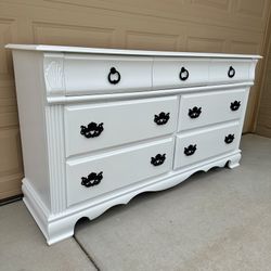 Dresser White 7-Drawers 