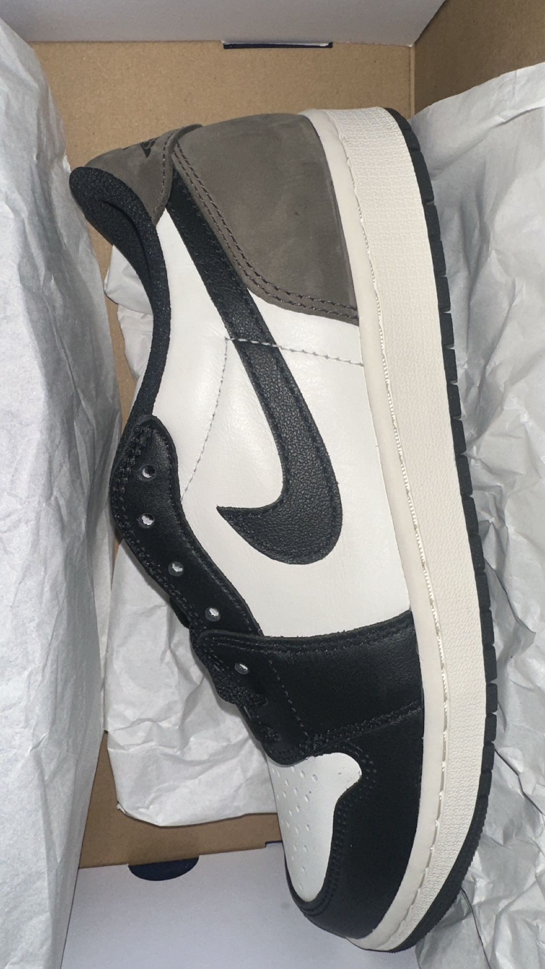 Jordan 1 Low Mocha (men’s 9.5) NEW