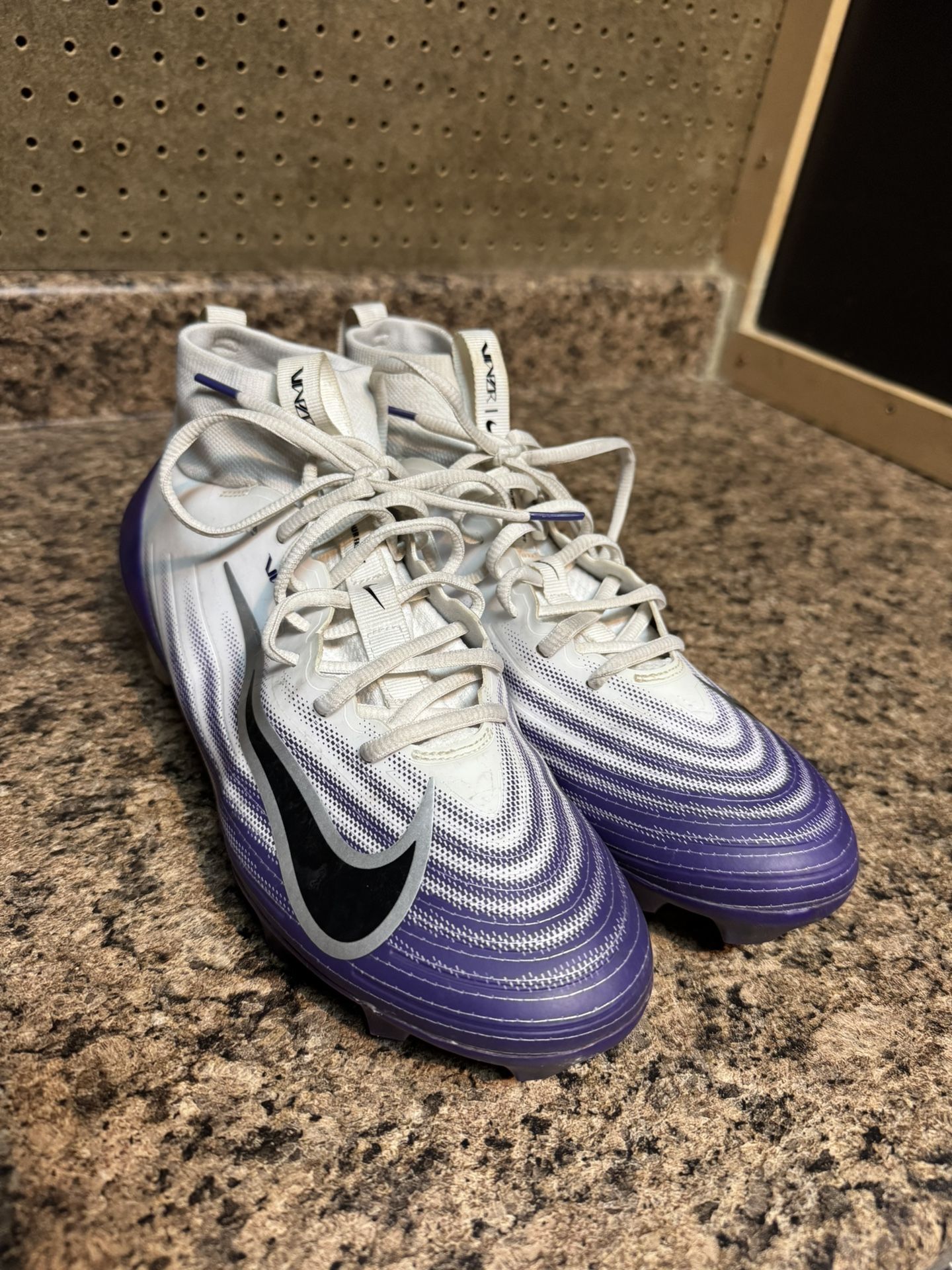 **Almost New* Nike Vapor Pro 1 Football Cleats Mens Size 10.5 $70obo**