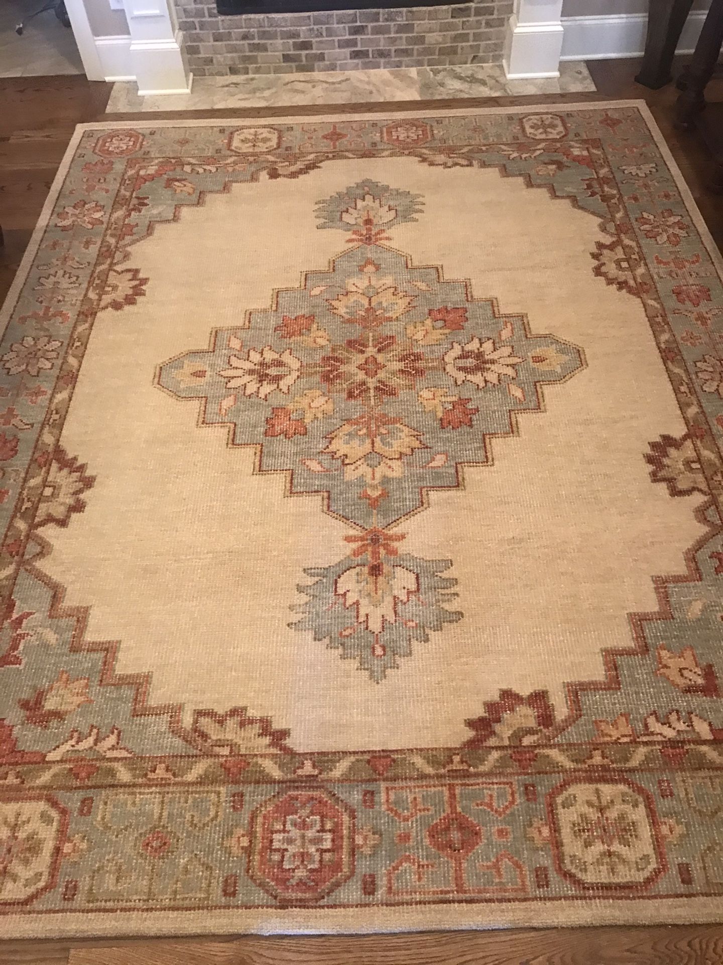 Beautiful Pottery Barn Finn Handknotted Area Rug for Sale in Gaffney