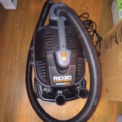 Rigid 4 Gallon Portable Wet/Dry Vac