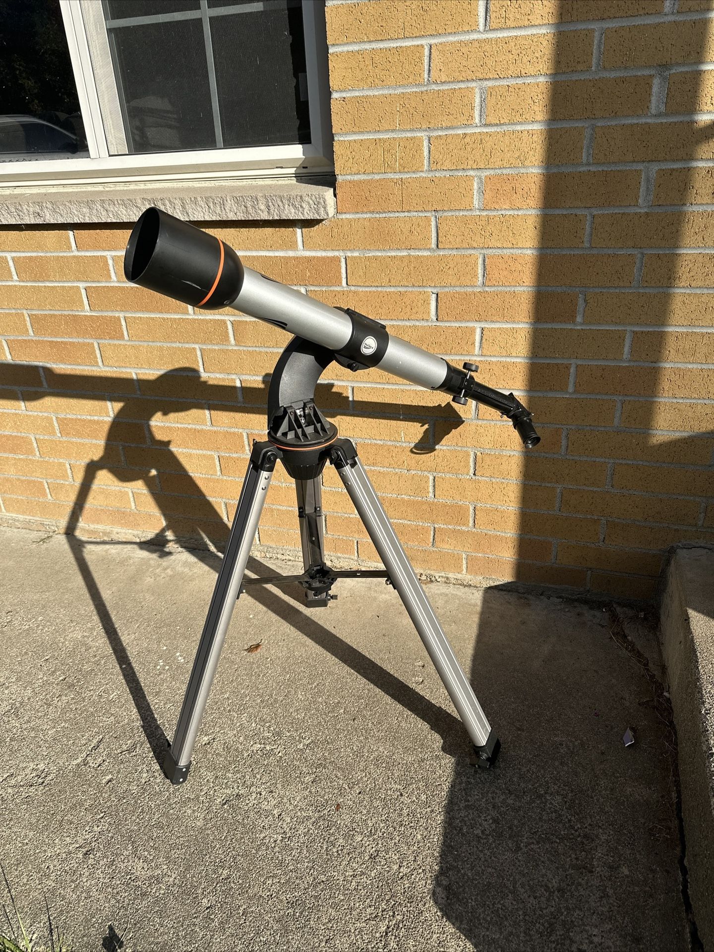 Celestron Nexstar Telescope 60 GT #22062 D=60mm FL=700mm With Tripod. SEE DESCR