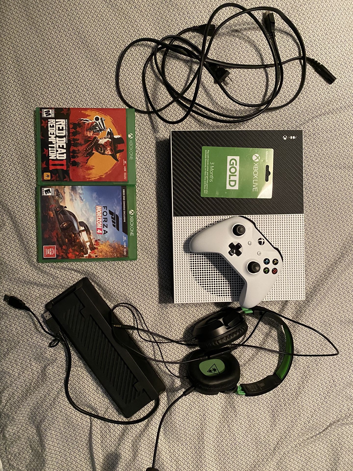 Xbox one S 1TB Bundle