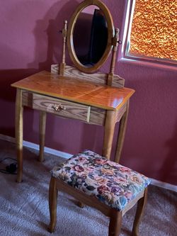 Vanity set with seat