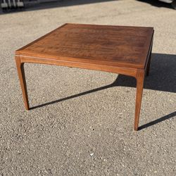 Beautiful Vintage Mid Century Modern Lane Altavista Walnut Coffee Table 