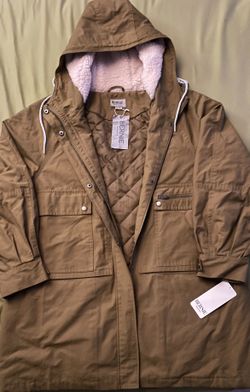 Brand New “Bernie Bernardo” Woman’s Size-XL Coat