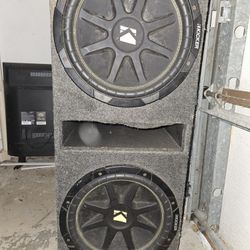 Kicker competition speakers, 12 inch vented box with 1500 W AMP