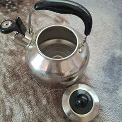 Tea pot