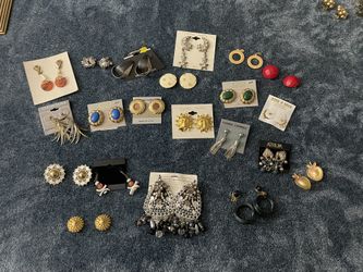 Vintage Costume Jewelry Earring Lot