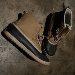Women’s Snow Boots 7 (waterproof)