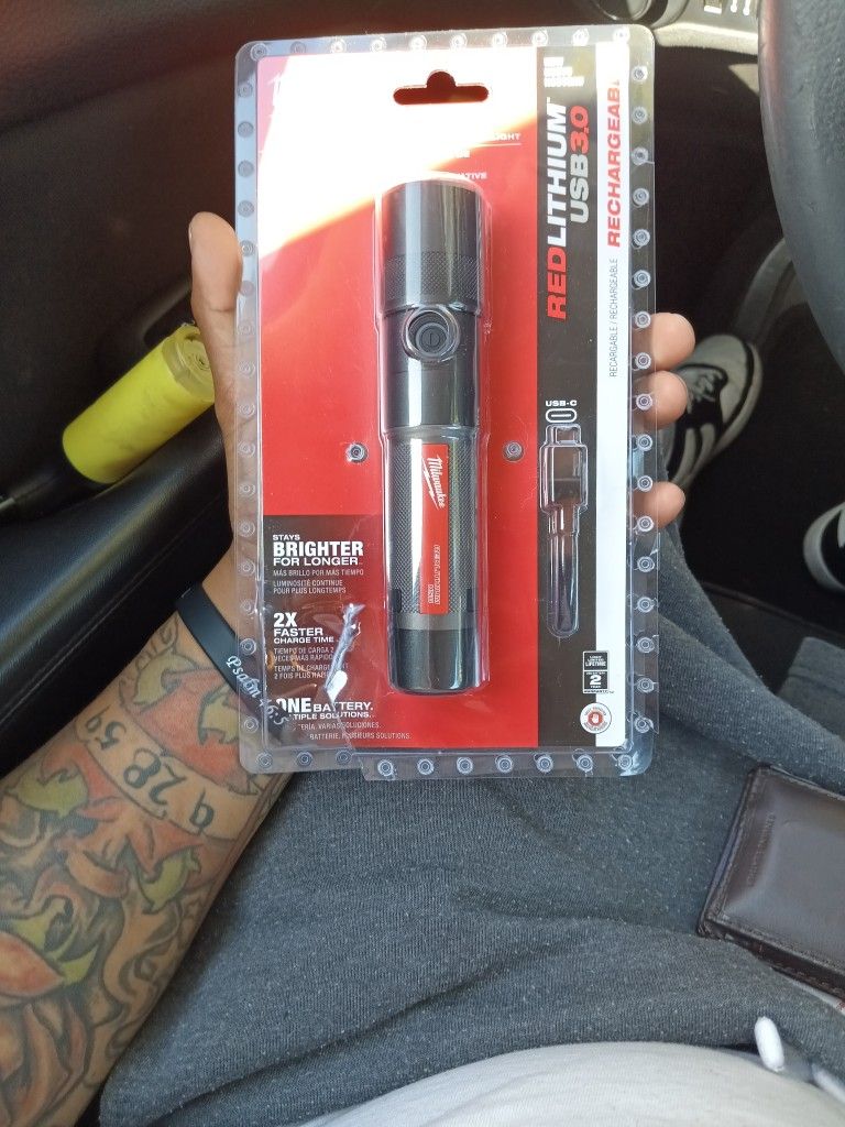 Milwaukee Red lithium USB 3.0