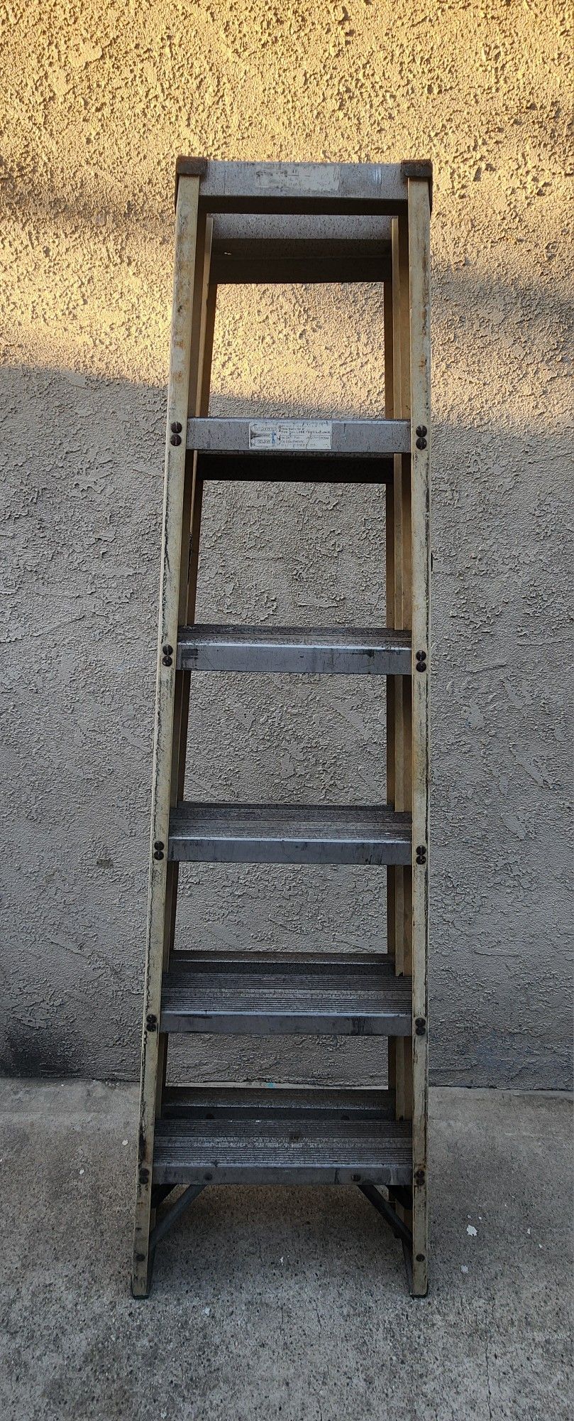 Louisville DOUBLE-SIDED 6FT LADDER