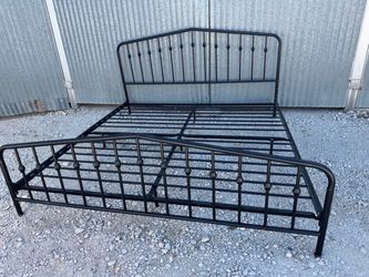 Metal bed frame