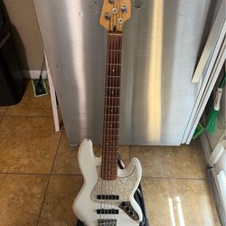 Fender Player Jazz Bass V Pau Ferro, 5-String