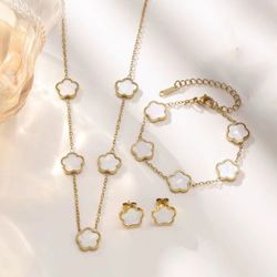 Set jewelry clover