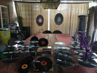 70" party decorations!!! Everything is very nice and unique!!! We have a lot of records, and centerpieces. Everything ready for a 70s party $ 150.00