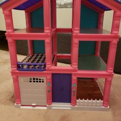 $10 Small Doll House With Car