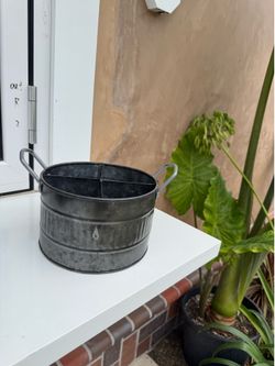Utensil holder