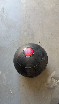 10 pound medicine ball