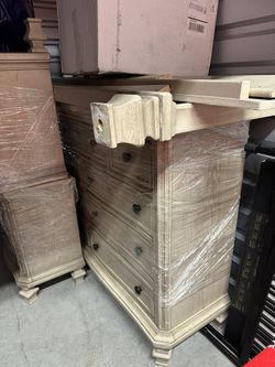 Queen Bed Set - Ashely Furniture