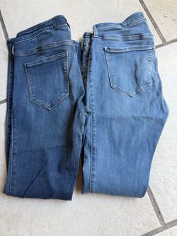 2-USED HOLLISTER MID-RISE JEAN LEGGINGS..SIZE.9R  ..$10 Dlls EACH  …GREAT CONDITION