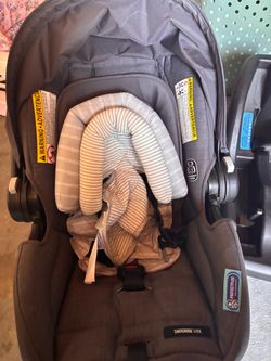 Graco Snug light infant car seat