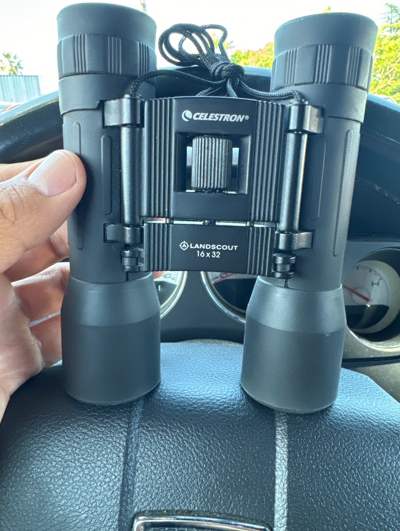 Celestron 16x32 Binoculars 