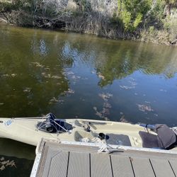 14ft Emotion Kayak With Paddle. 