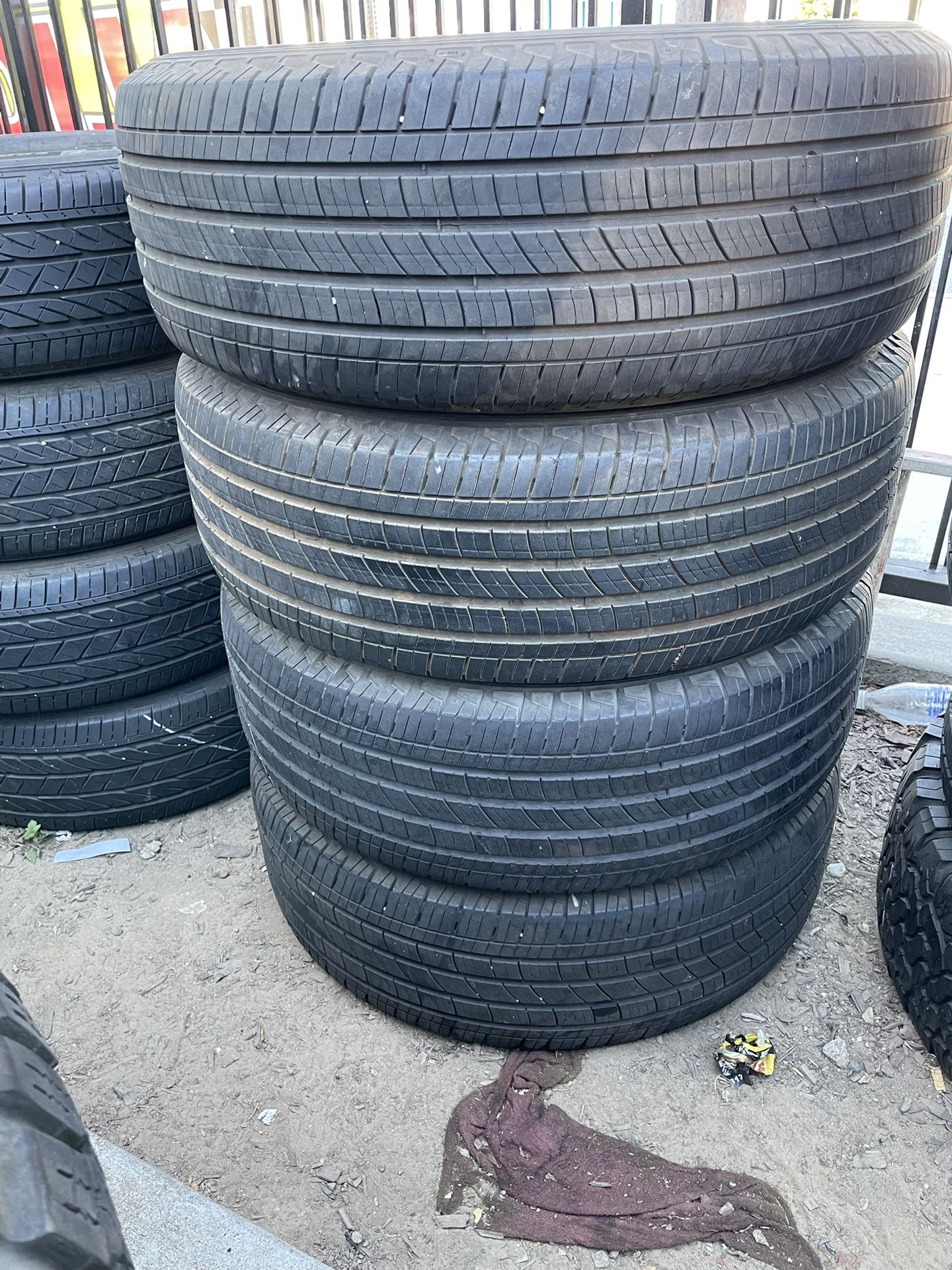 Vendo Un Set De Llantas 265/65R17 Marca Michelin 