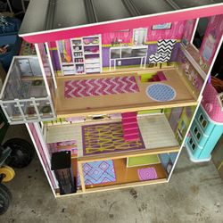 Kidkraft Doll House