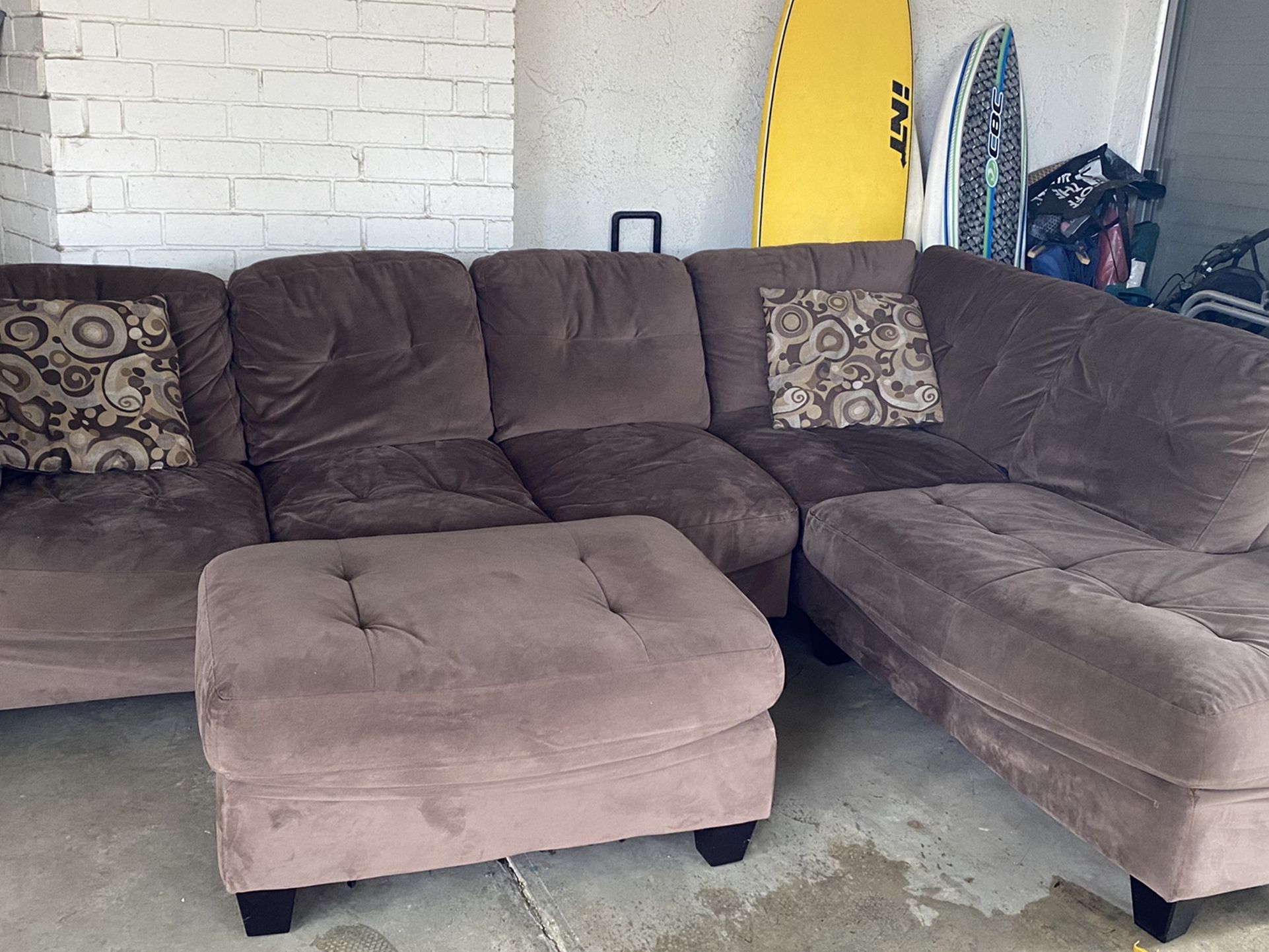FREE Huge Brown Very Used Comfy Couch