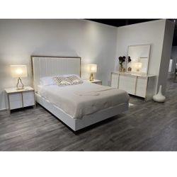 4 Pcs Queen ( Bed, Mirror, Dresser, Nightstand) MATTRESS NOT INCLUDED 