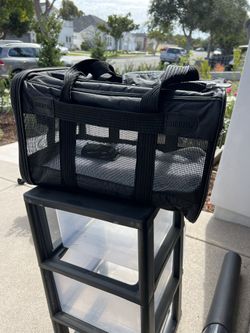 Sherpa medium travel Bag Animal Carrier
