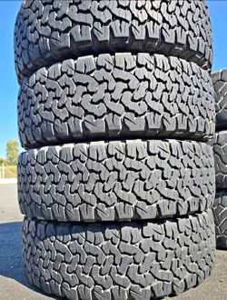 275 70 18 Bfgoodrich ko2 tires Con 80% de Vida Las 4